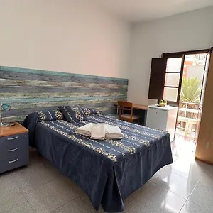 https://central-quiet-and-comfortable-room-breakfast.in-canary-islands.com